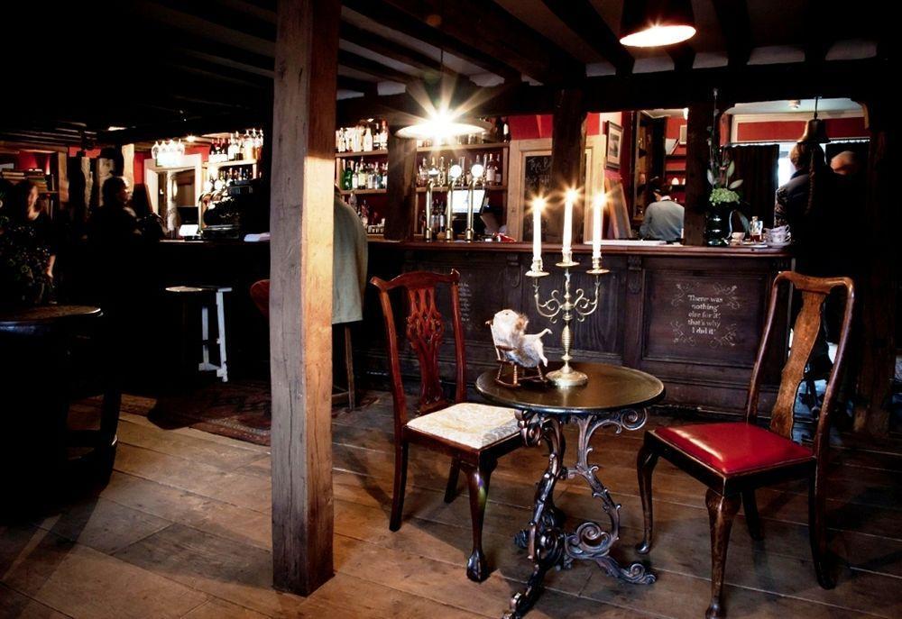Old Bull Inn 로이스턴 외부 사진